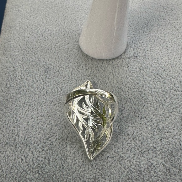New 925 Italy Sterling Silver Elegant Silver Leaf Design Ring Size 7.5 - Picture 7 of 11